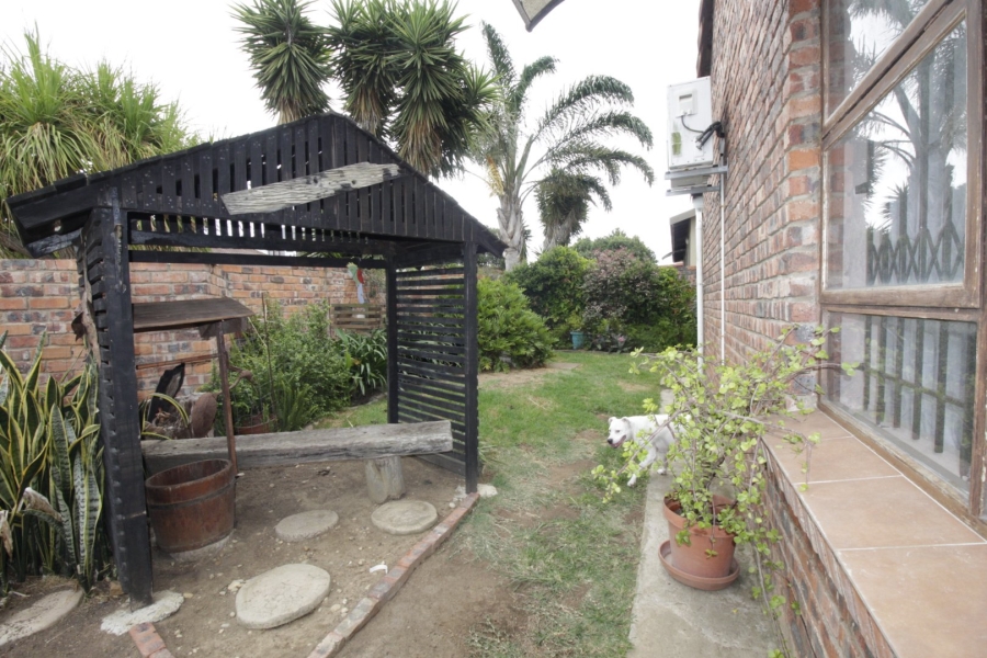5 Bedroom Property for Sale in Noorsekloof Eastern Cape